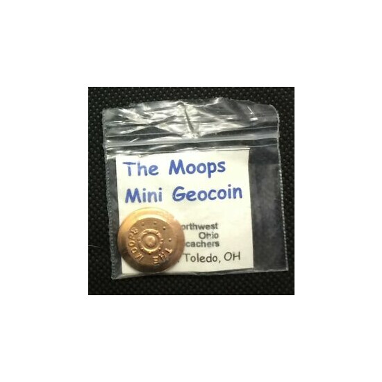 2005 The Moops Mini Geocoin non trackable VHTF image {1}
